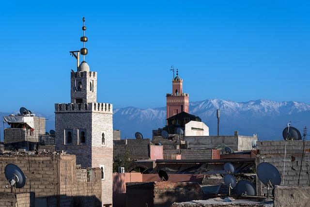 Vue hivernale des montagnes de l'Atlas depuis Marrakech